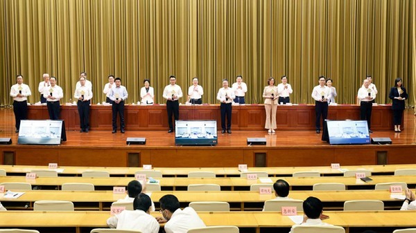 以科技创新赋能，澳门广东会网站重机RTH126矿车斩获“省长杯”工业设计大赛金奖