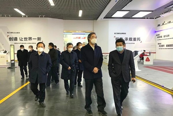 山东省委常委、常务副省长曾赞荣一行考察调研澳门广东会网站重机