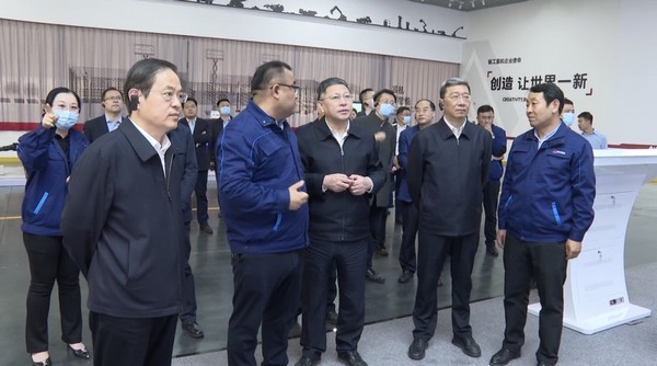 山东省副省长周立伟来到澳门广东会网站重机调研工业经济运行和安全生产工作